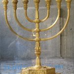 שחזור של מנורת שבעת הקנים במקדש